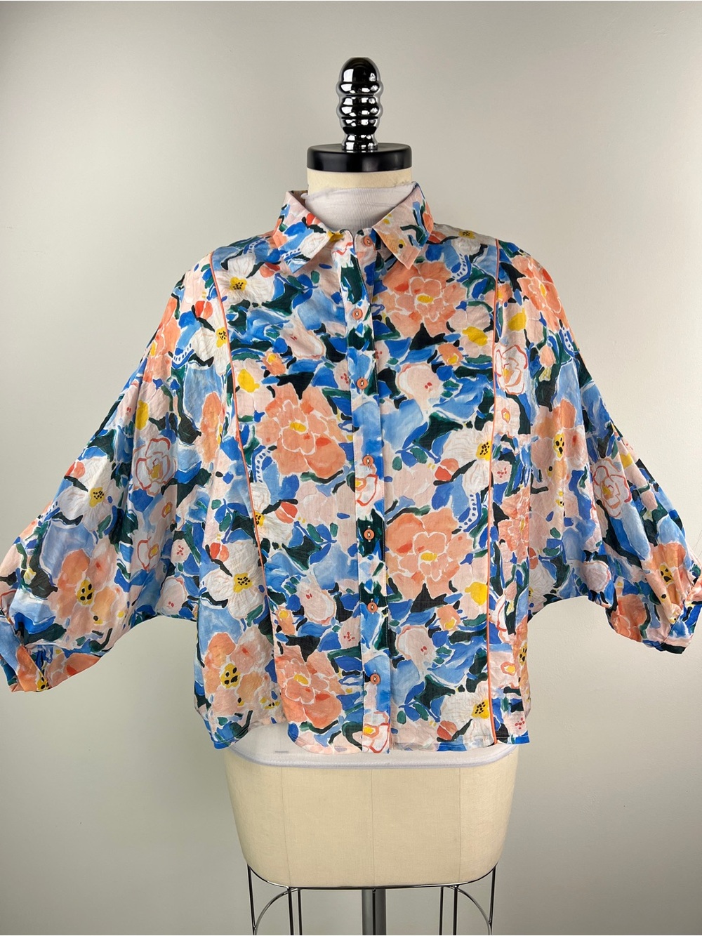 💚 3583. Floral Button-Front Blouse in Peach & Blue